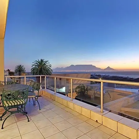 Dolphin Beach Beachfront Apartment, 3 Bedroom-6 Persons Cidade Do Cabo Exterior foto