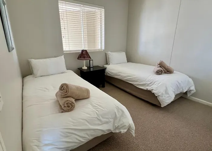 Dolphin Beach Beachfront Apartment, 3 Bedroom-6 Persons
