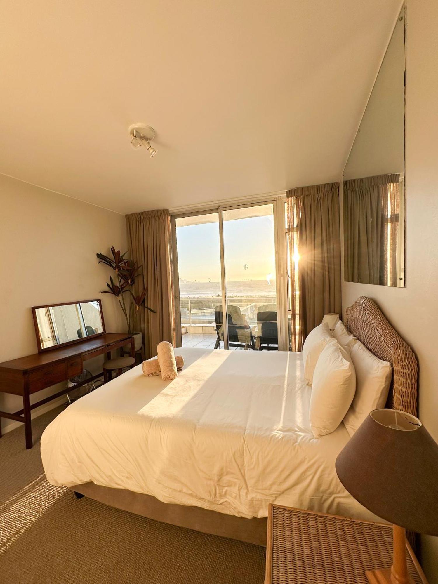 Dolphin Beachfront Apartment, 3 Bedroom-6 Persons Apartment *